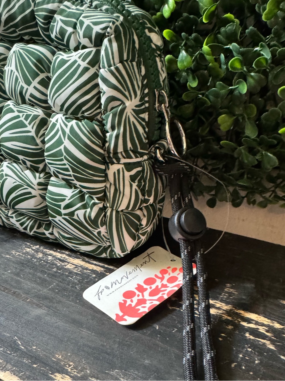FP MOVEMENT by FREE PEOPLE PRINTED MINI CASE IN TOUCAN TROPICS - Picture 10 of 11